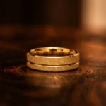 Sandblasted Gold Tungsten Ring with Offset Groove (6mm) - 图片 6