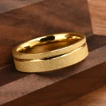 Sandblasted Gold Tungsten Ring with Offset Groove (6mm) - 图片 3